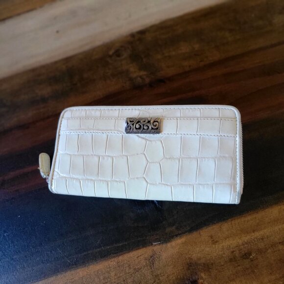 Brighton's Mingle Cream Croc-Embossed Zip-Around Wallet Multiple Card Slots-OS - Picture 4 of 9
